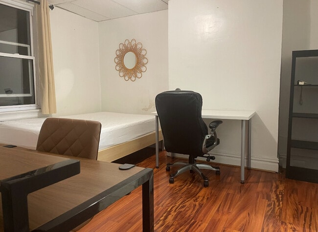 224 Morewood Ave, Unit 1- Summer Studio