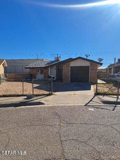 9932 Honey Locust Ln in El Paso, TX - Foto de edificio