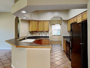 633 Prince Ln in Oviedo, FL - Foto de edificio - Building Photo