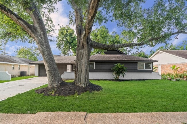 8231 Garden Parks Dr in Houston, TX - Building Photo - Building Photo