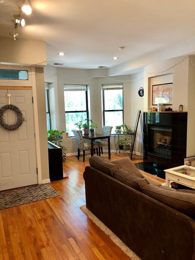 1931 N Hoyne Ave in Chicago, IL - Building Photo - Building Photo