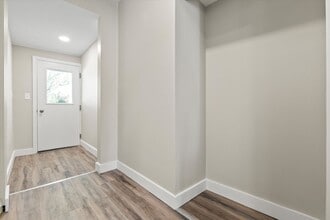 378 S Mammoth Rd in Manchester, NH - Building Photo - Building Photo