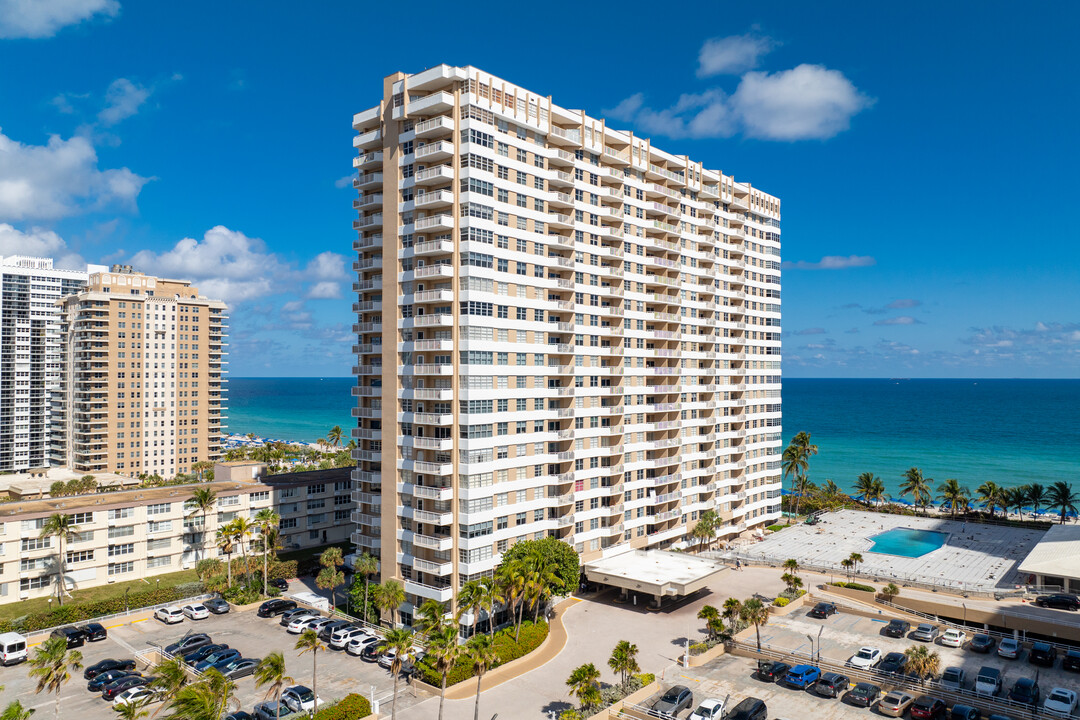 Hemispheres Condominiums in Hallandale Beach, FL - Building Photo