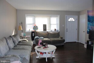 607 Heston Rd in Glassboro, NJ - Building Photo