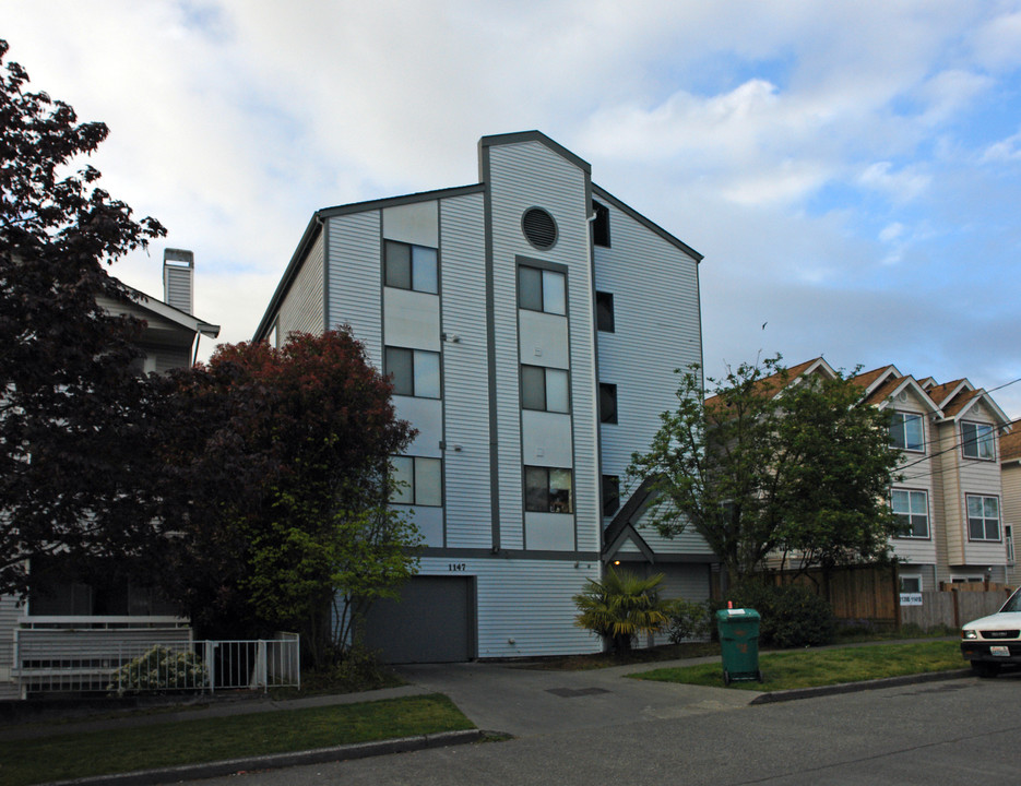 Oak Tree Apartments in Seattle, WA - Building Photo