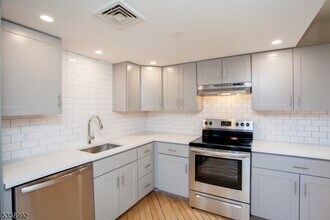 71 N Main St in Lambertville, NJ - Building Photo - Building Photo