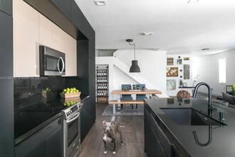 10727 NW 75th Ter in Doral, FL - Building Photo - Building Photo