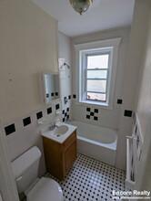 382 Riverway, Unit 1 in Boston, MA - Foto de edificio - Building Photo