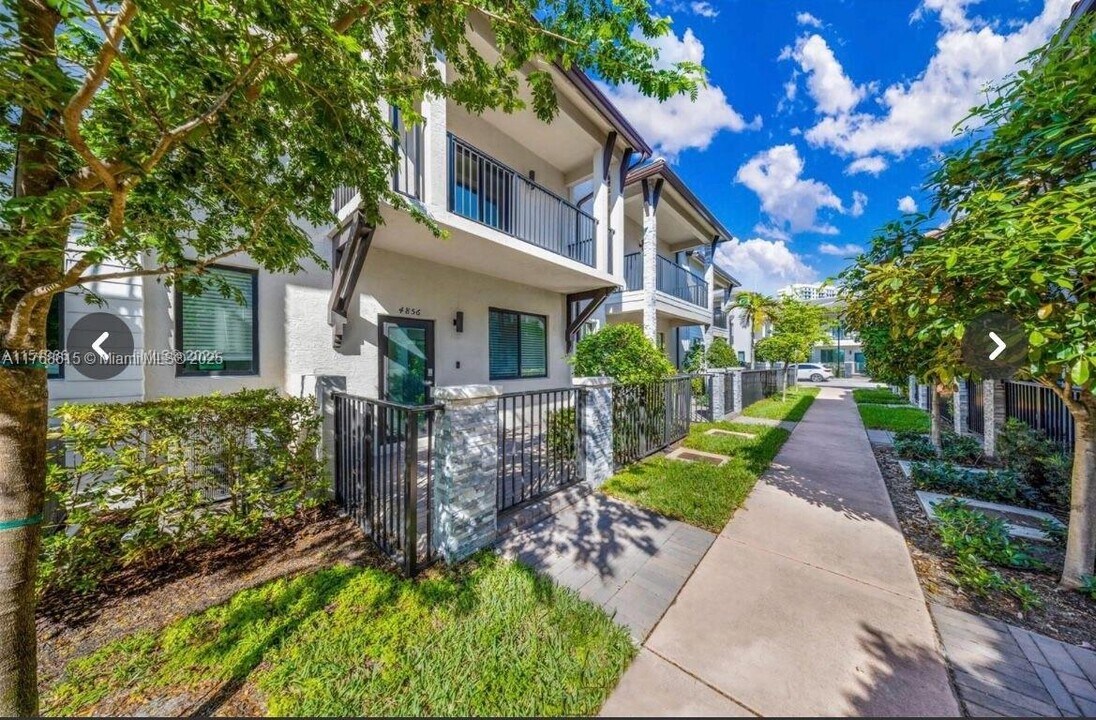 4675 NW 83rd Pky in Doral, FL - Building Photo