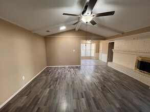 415 Ray Ave in Desoto, TX - Foto de edificio - Building Photo