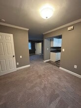 100 Lewis Dr in Greenville, SC - Foto de edificio - Building Photo