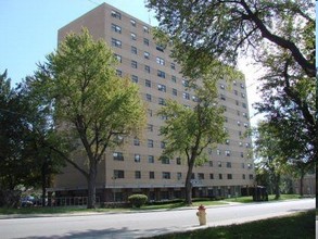 Park North & Park South Towers in Omaha, NE - Building Photo - Building Photo