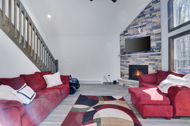 1121 Cobblewood Rd in Newfoundland, PA - Foto de edificio - Building Photo