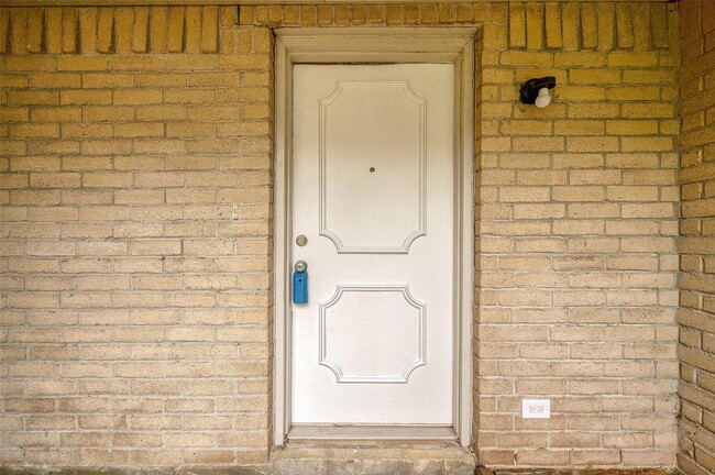 property at 1126 W Belgravia Dr