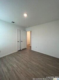 13819 Llama Pl photo'