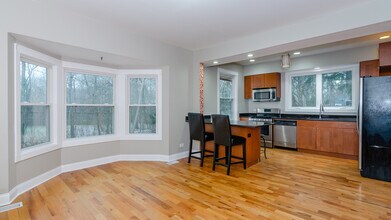 2575 Waukegan Ave in Highland Park, IL - Building Photo - Building Photo