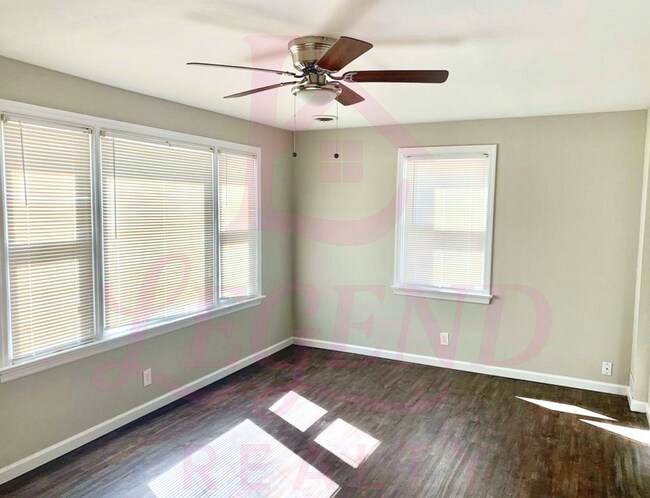 6 McNulty Dr in Florissant, MO - Foto de edificio - Building Photo