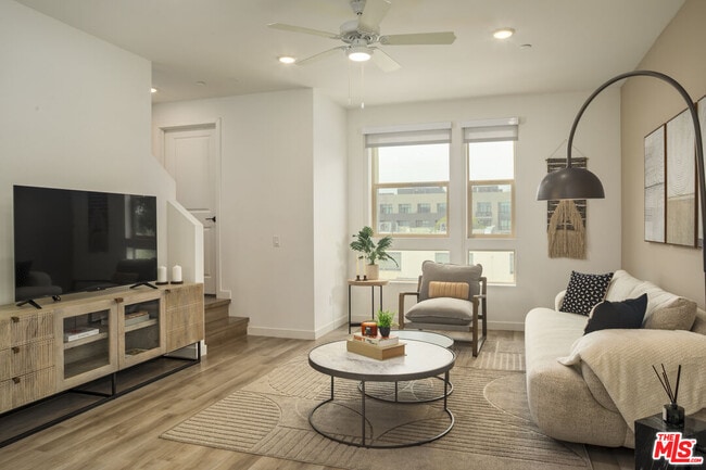 2720 N Cadence Wy in Los Angeles, CA - Building Photo - Building Photo