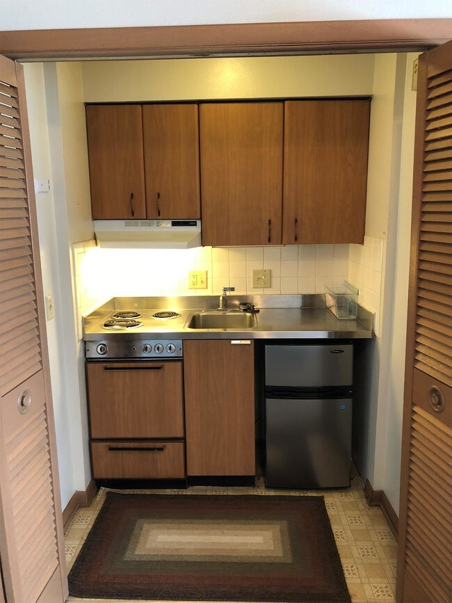 2012 Cedar St in Muscatine, IA - Building Photo - Building Photo