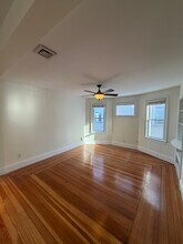 45 Houghton St, Unit 2 in Boston, MA - Foto de edificio - Building Photo