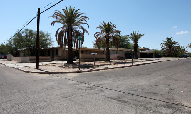 1444 E Adams St in Tucson, AZ - Foto de edificio - Building Photo