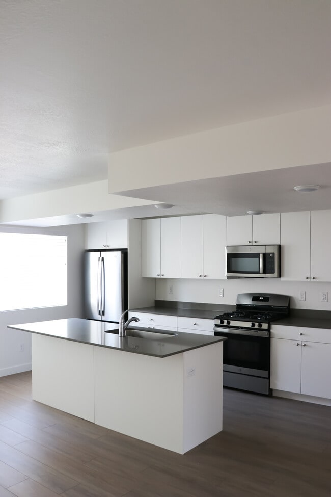 property at 182 S Bushnell Way