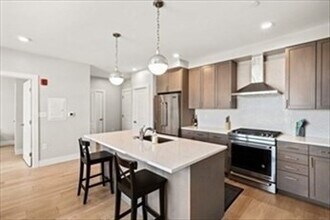 1650 Commonwealth Ave in Boston, MA - Building Photo - Building Photo