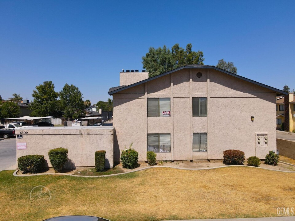 6309 Castleford St in Bakersfield, CA - Building Photo