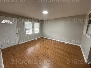 5814 E Harry St in Wichita, KS - Building Photo - Building Photo