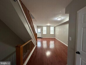 715 Tree St in Philadelphia, PA - Building Photo - Building Photo