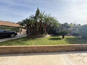 6105 Stonehurst Plaza in Yorba Linda, CA - Building Photo - Building Photo