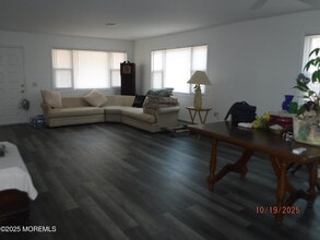 102 Troumaka St in Toms River, NJ - Building Photo - Building Photo