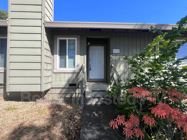 5919 Montecito Blvd in Santa Rosa, CA - Building Photo - Building Photo