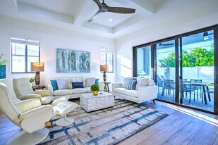 685 107th Ave N in Naples, FL - Building Photo