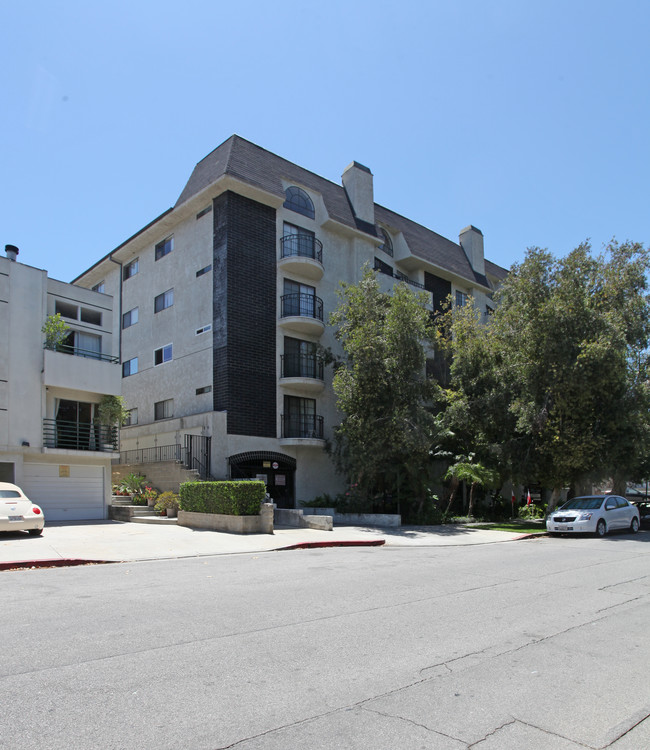 L' Place Apartments in Sherman Oaks, CA - Foto de edificio - Building Photo