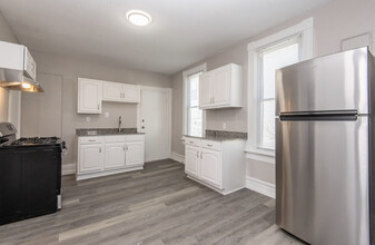 2313 E Morgan Ave, Unit 1-Lower in Milwaukee, WI - Foto de edificio - Building Photo