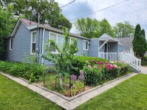 2221 Clark St in Middleton, WI - Building Photo - Building Photo