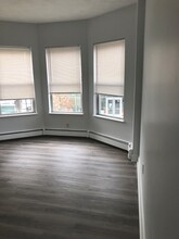 120 Berkshire St, Unit 3 in Cambridge, MA - Foto de edificio - Building Photo