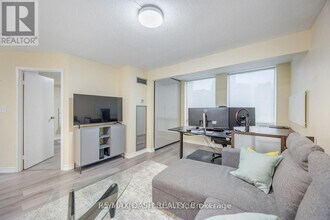 25-1025 Grenville St in Toronto, ON - Building Photo - Building Photo