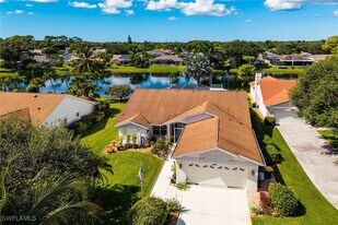 443 Dundee Ct in Naples, FL - Building Photo