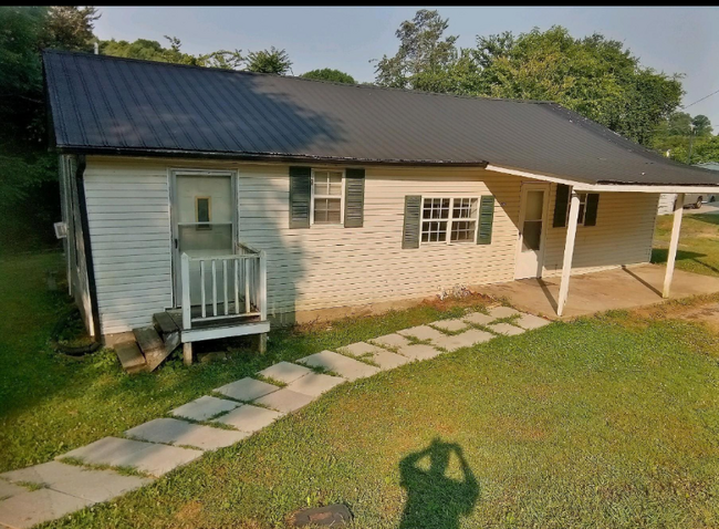 property at 605 Dixon Springs Hwy