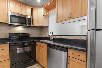 12 Pond Ln in Arlington, MA - Building Photo - Building Photo