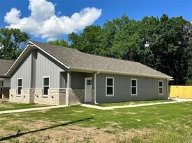 825 Edgar St in Greenville, TX - Building Photo