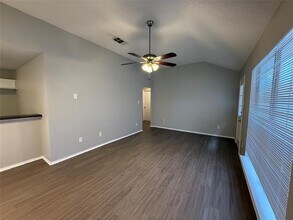 9636 Stonewood Dr in Dallas, TX - Building Photo - Building Photo