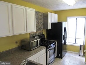 2219 Hunters Run Dr, Unit 2219 in Reston, VA - Building Photo - Building Photo
