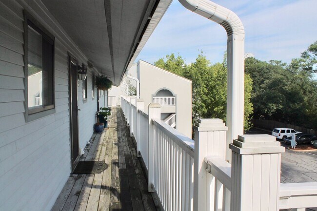 3200 Lynnhaven Dr in Virginia Beach, VA - Building Photo - Building Photo