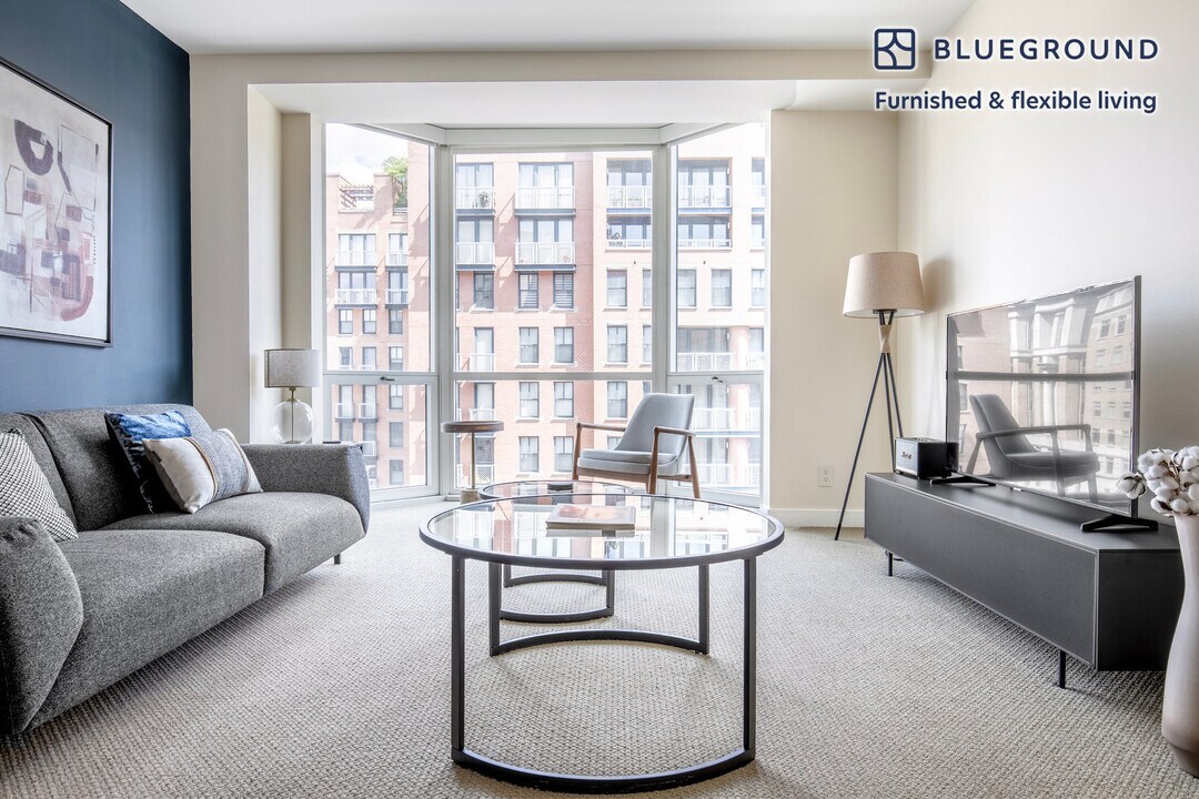 425 8th St NW-Unit -FL8-ID138 in Washington, DC - Building Photo