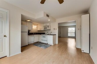 7759 Royal Ln in Dallas, TX - Building Photo - Building Photo