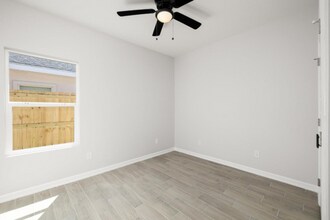 1217 S Xanthia St in Alton, TX - Building Photo - Building Photo