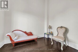 23 Kingwood Ln in Aurora, ON - Building Photo - Building Photo